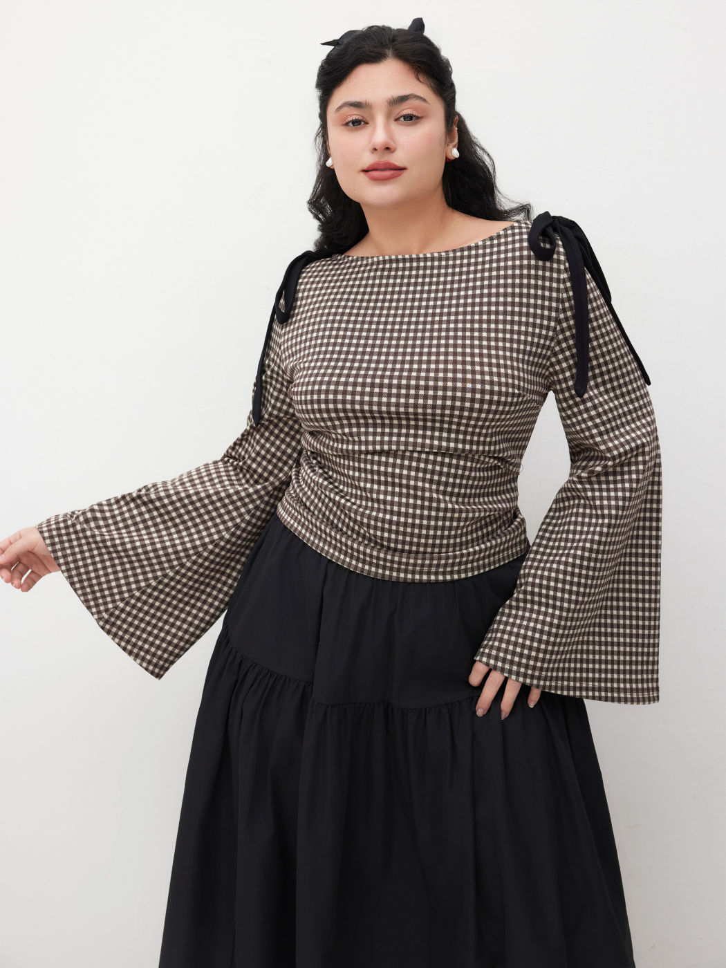 Top de manga larga con cuello barco y lazo fruncido Curvy