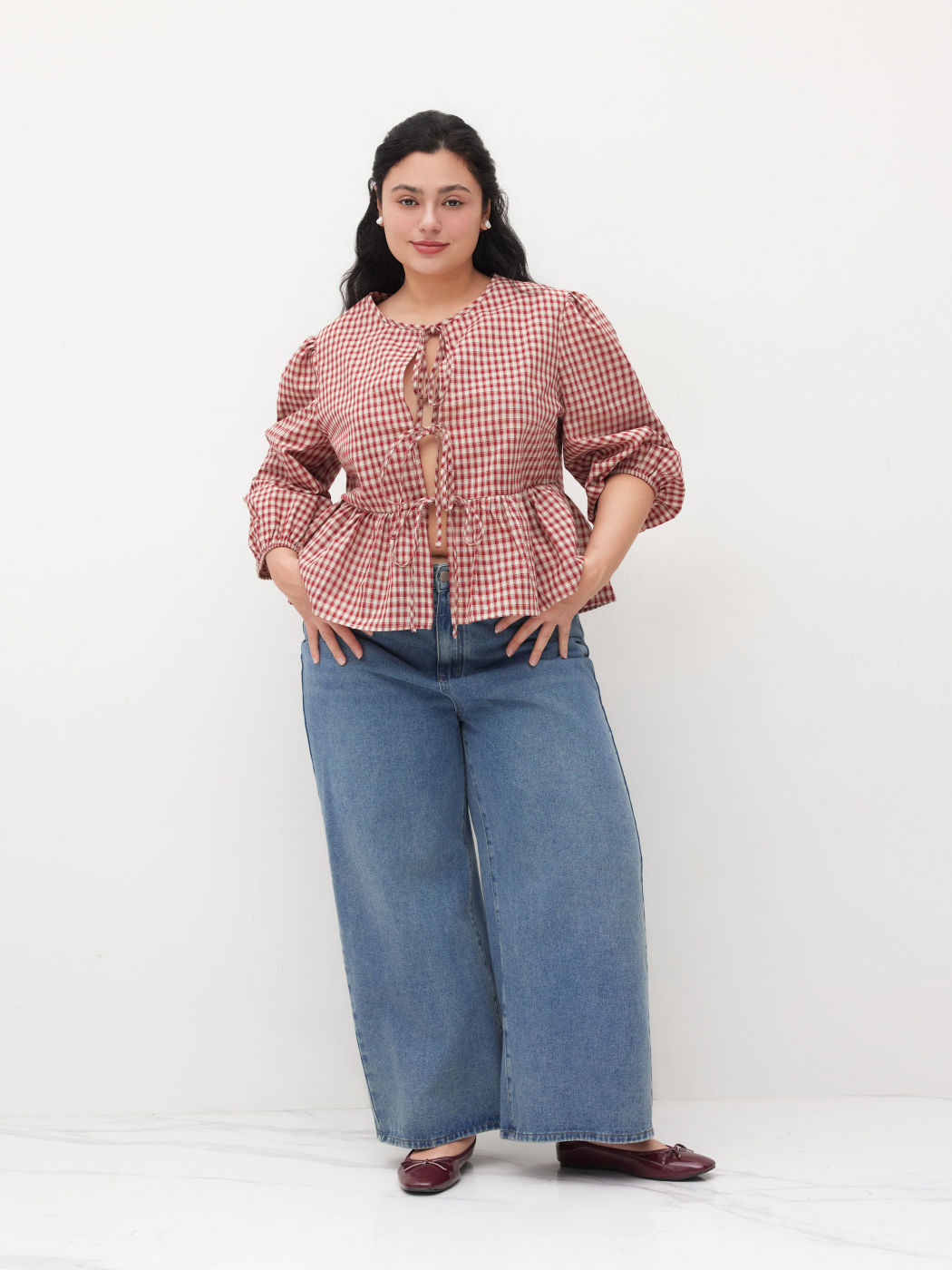 Camicetta a maniche lunghe con scollo rotondo, a quadri, annodata sul davanti, orlo a balze, 100% cotone, modello Curve & Plus
