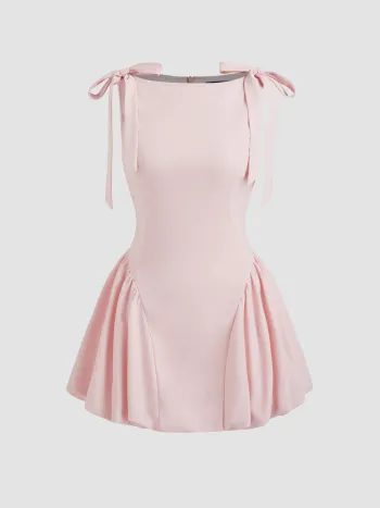 Vestido Mini con Cuello de Barco, Corbata y Faldón Burbuja