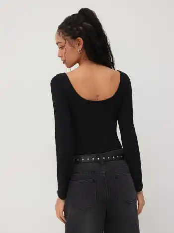 Solid U-neckline Bodysuit