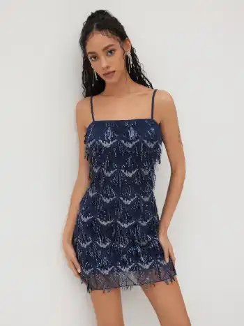 Sequinedeckung, quadratischer Hals, geometrische Tasseln, Mini-Kleid