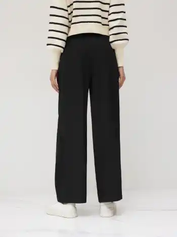 Mid Rise Solid Pocket Straight Leg Trousers With Belt