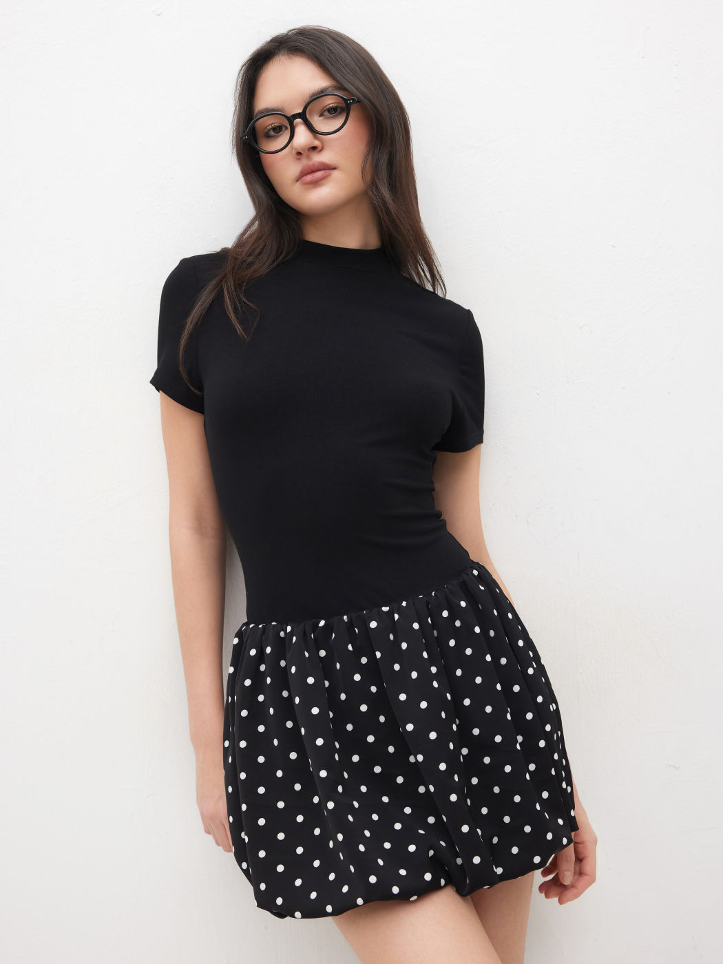 Hochkragen Mini-Kleid mit Polkadots und Flicken und Blasenabschluss