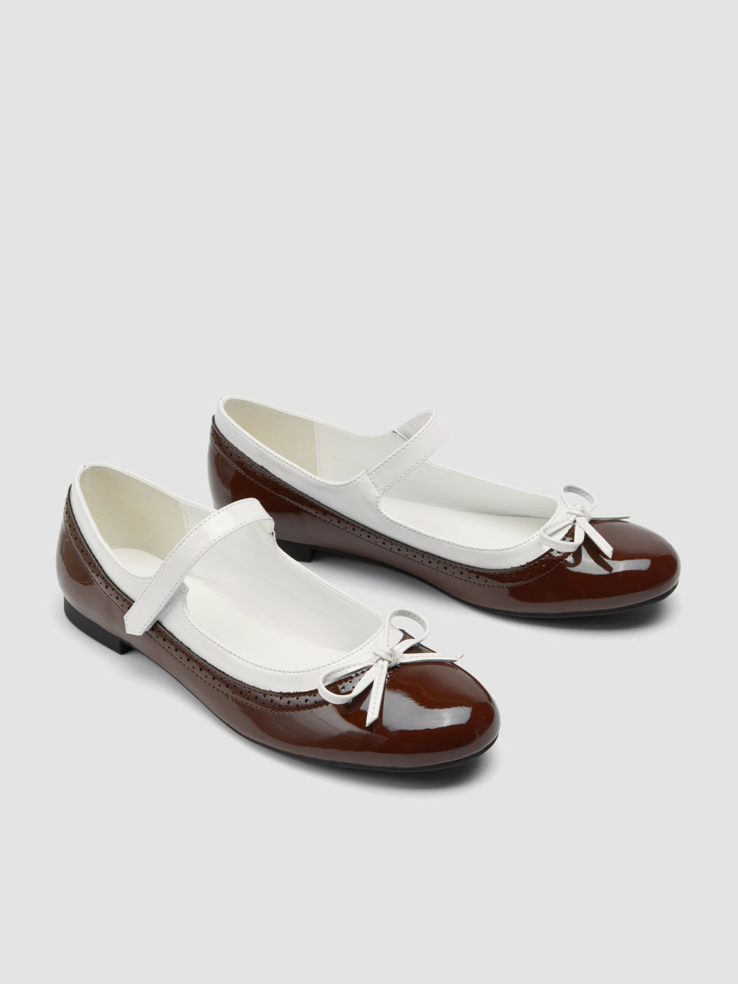 TWO-TONE BOW HOLLOW OUT MARY JANE SHOES