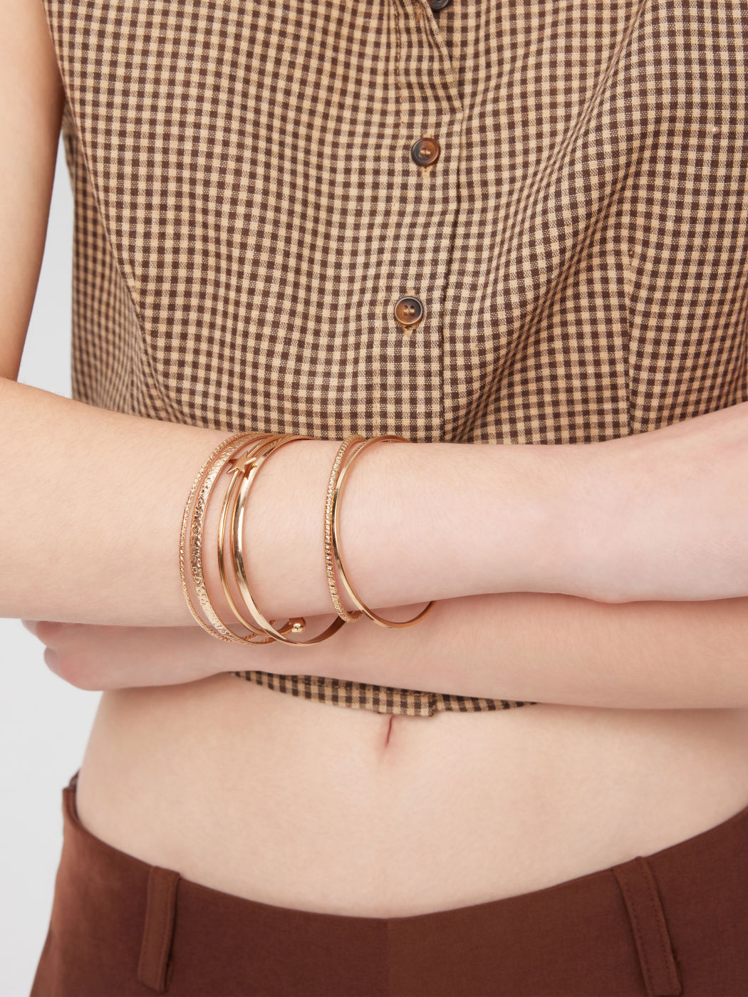SET DI 6 BRACCIALI BANGLE CON STELLE E TEXTURE