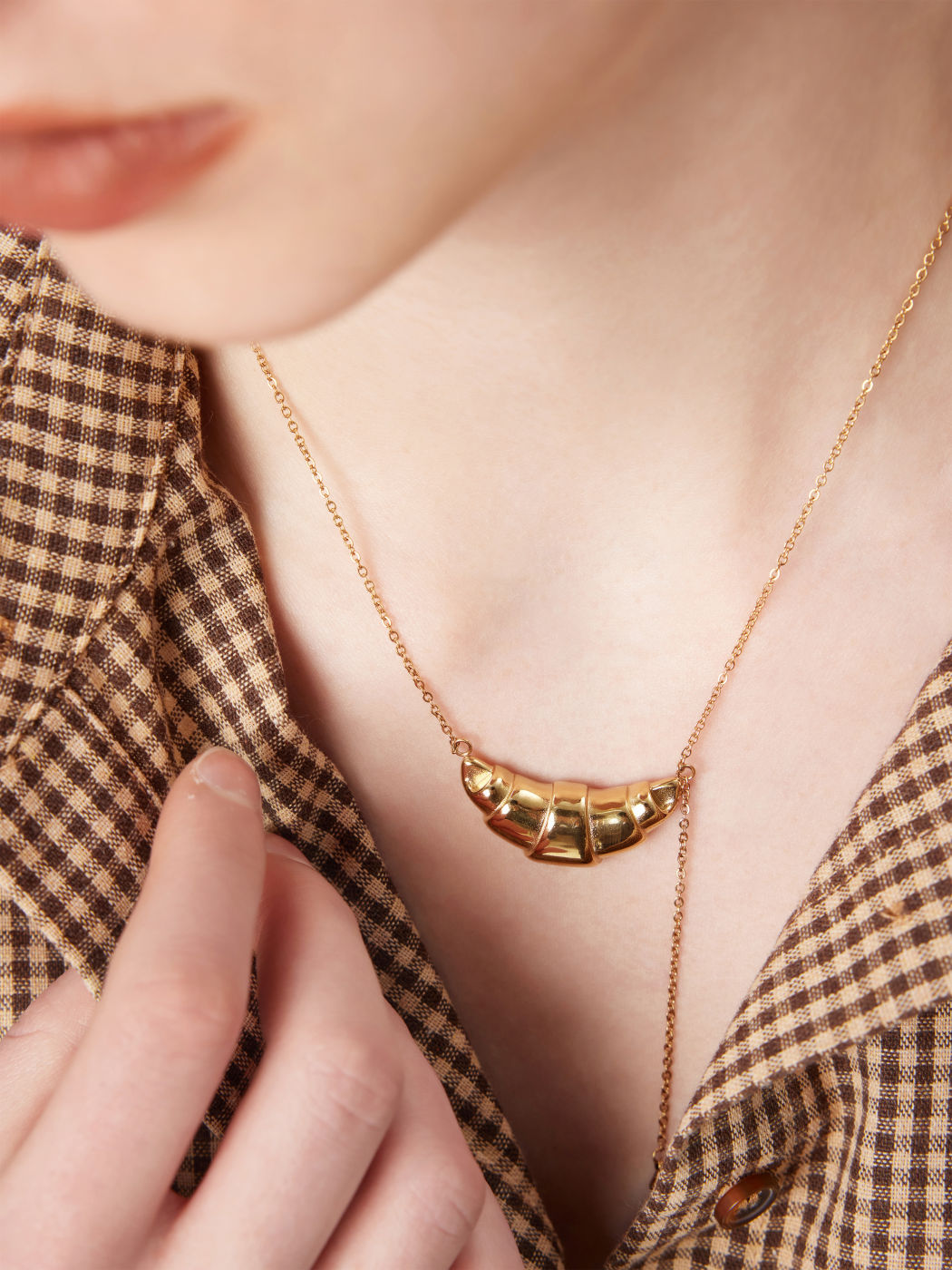  CROISSANT 18K GOLD PLATED STAINLESS STEEL CHAIN NECKLACE