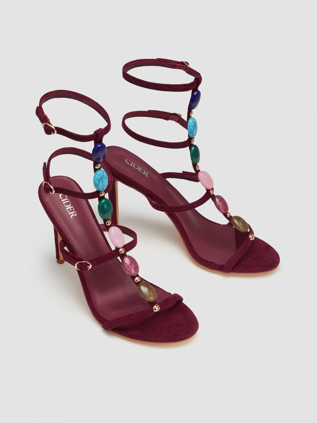 Farbige Steinknopf-Höhensandalen im römischen Stil