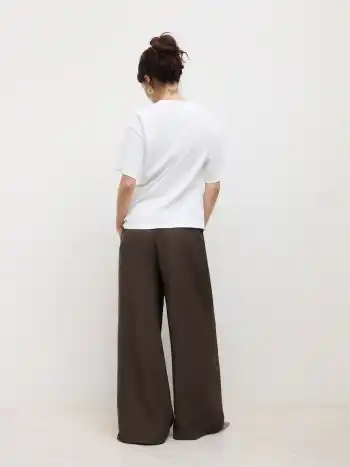Mid Rise Solid Pocket Straight Leg Trousers
