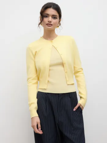 Strickjacke mit runder Halslinie und Knöpfen