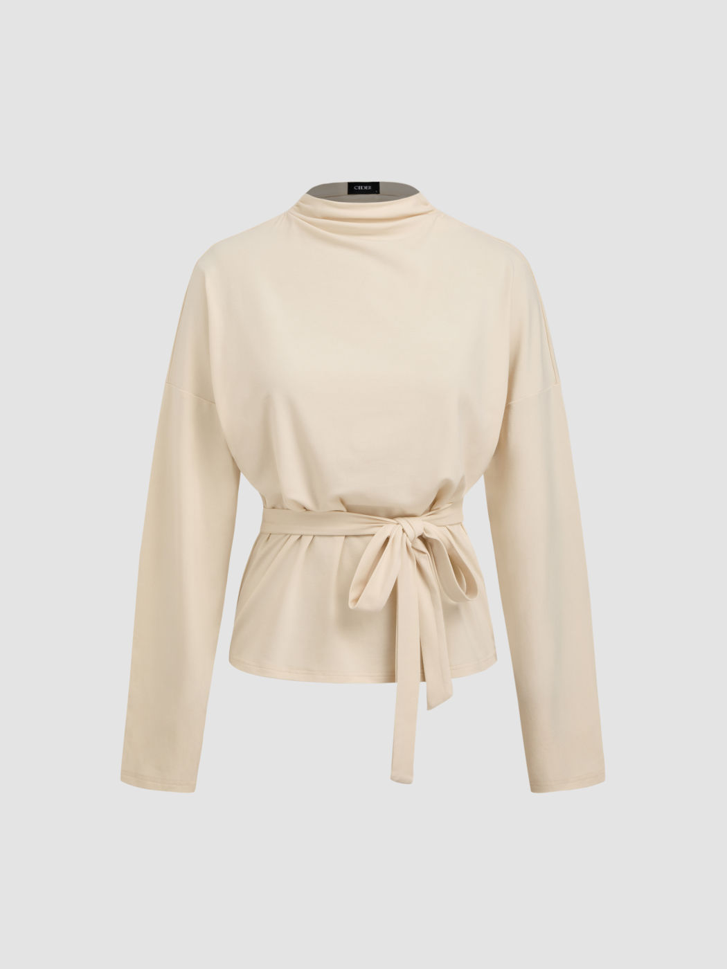 Top a maniche lunghe con colletto rialzato e annodato arricciato