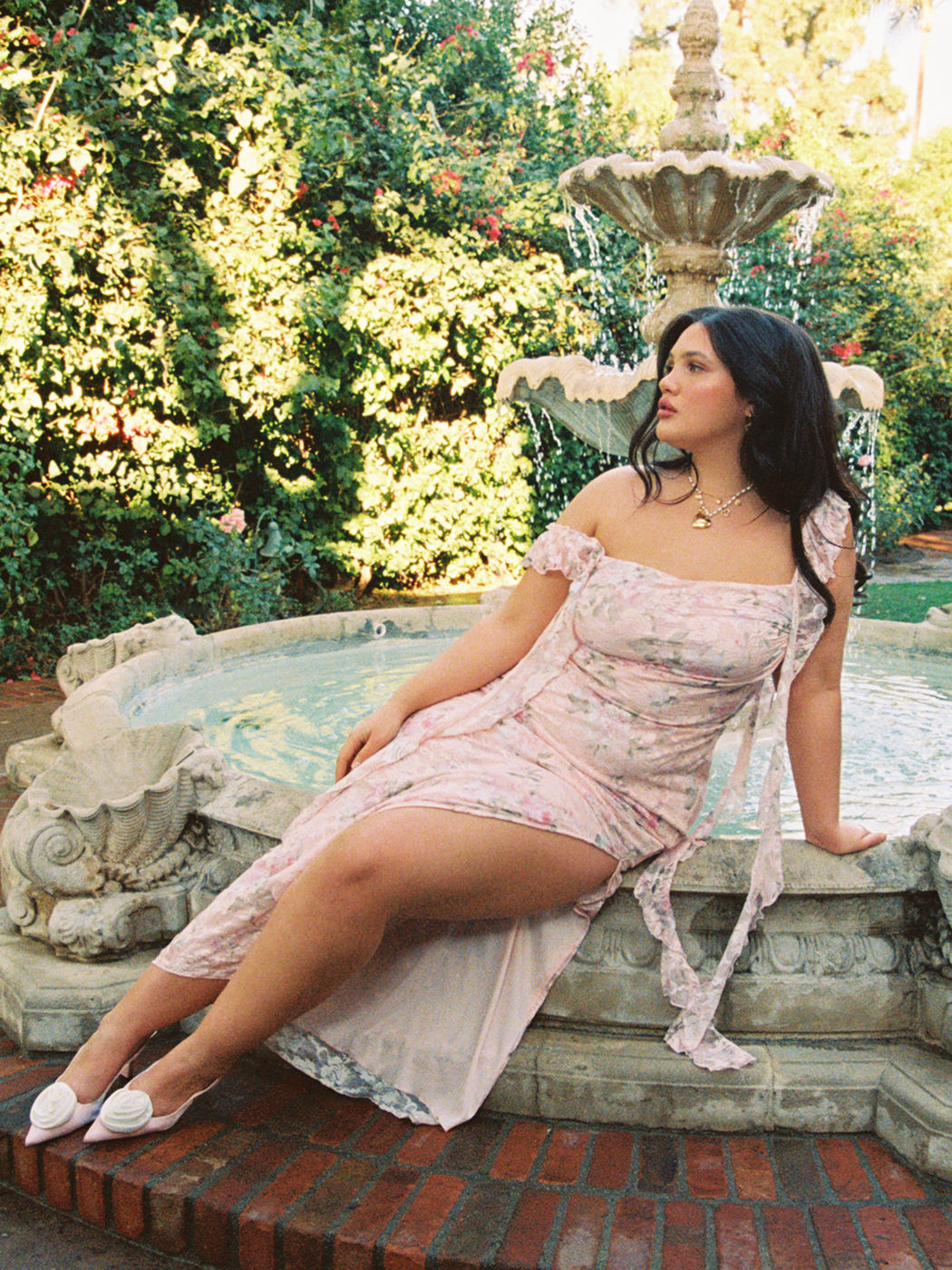 Spitzenblumen Maxikleid mit Spitzenrand und Schlitz Kurve & Plus