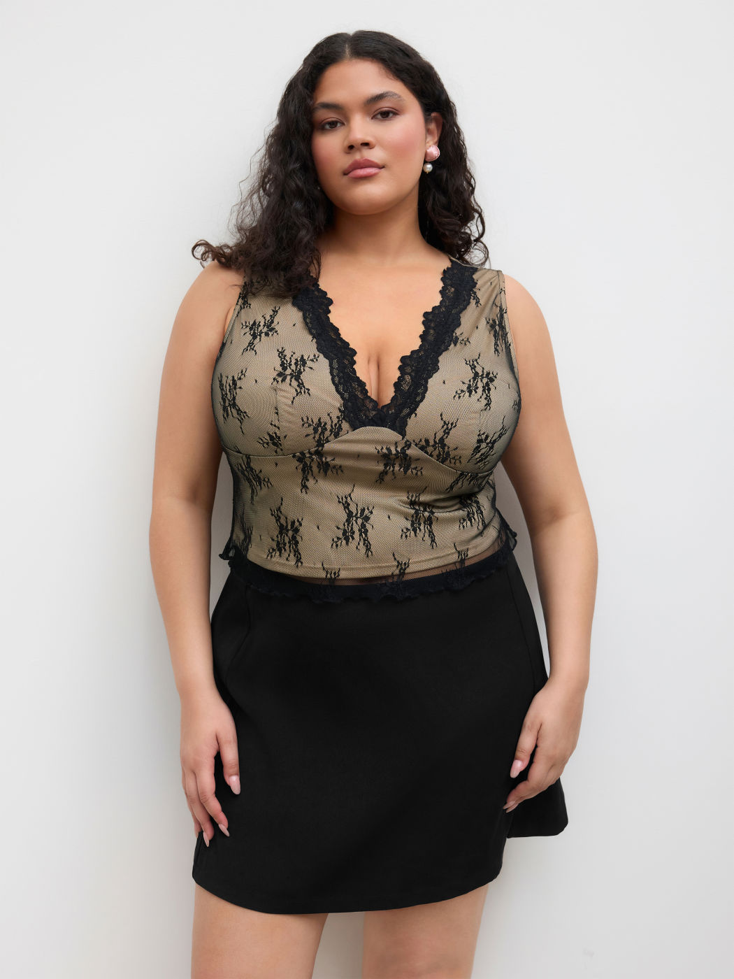 V-neck Lace Floral Lettuce Trim Tank Top Curve & Plus