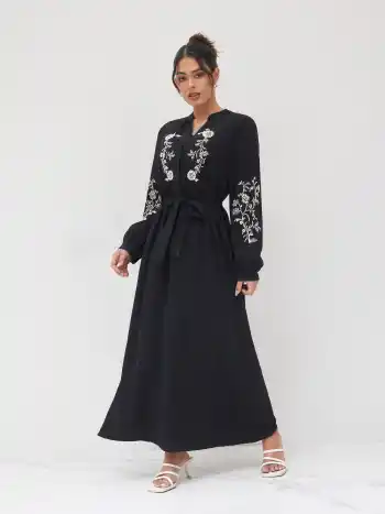Baumwolliges florales Maxikleid mit Knoten