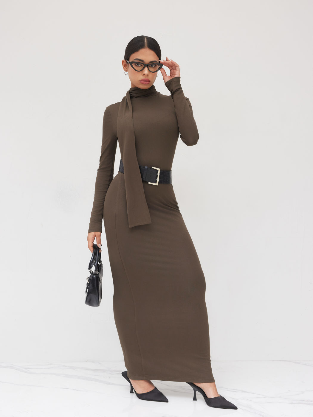 Hoher Kragen Maxikleid mit Gürtel und Schal