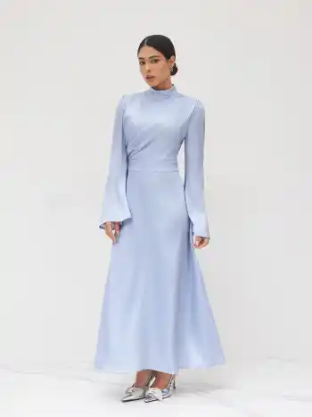 Maxikleid mit Stehkragen, Rüschen und Schnürung