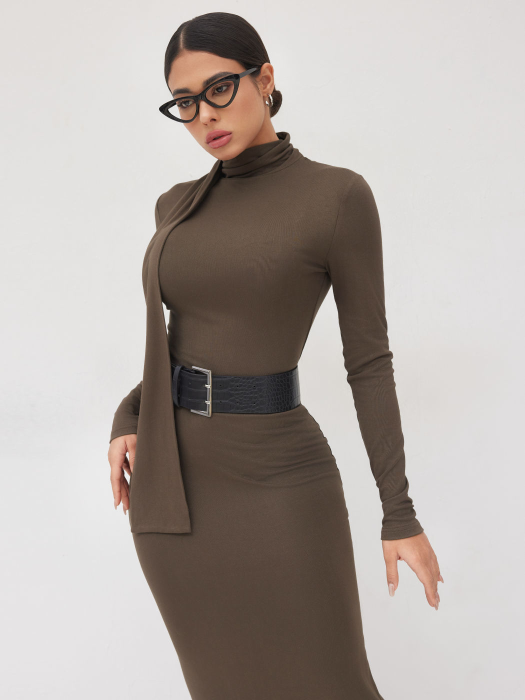 Hoher Kragen Maxikleid mit Gürtel und Schal