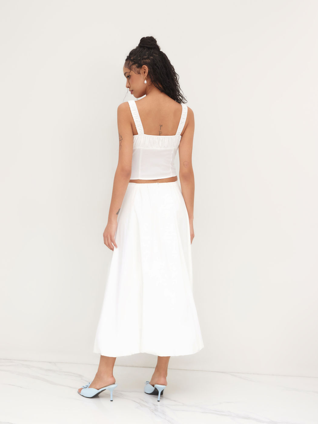 Quadratischer Hals, gerucherte Front mit Schleife, Crop Tank Top