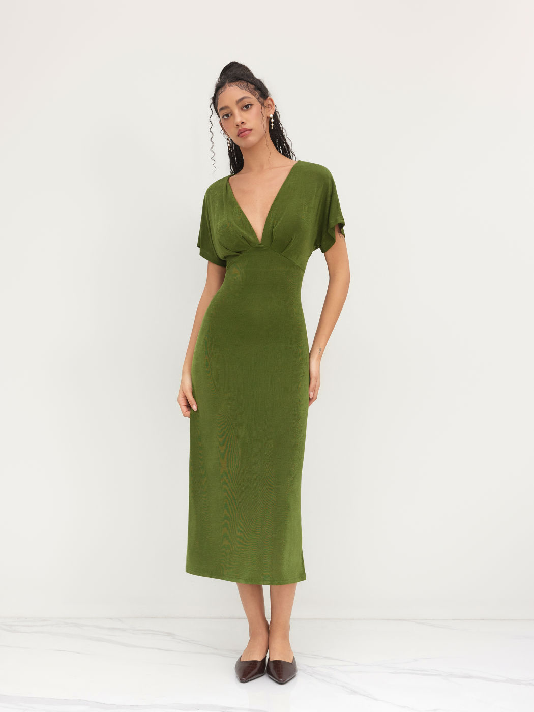 Samt-V-Ausschnitt-Rusche-Maxikleid