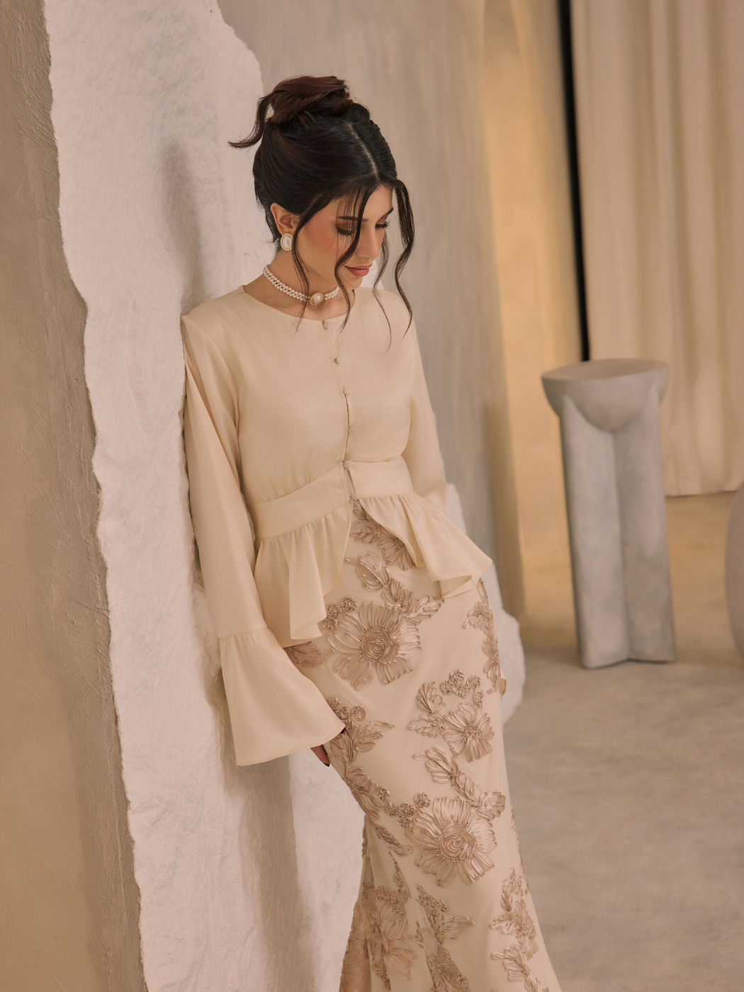 Round Neckline Ruffle Hem Blouse