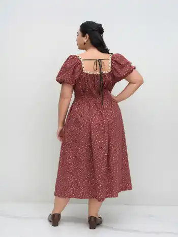 Baumwolle Ditsy Floral Shirred Midi Kleid Kurve & Plus
