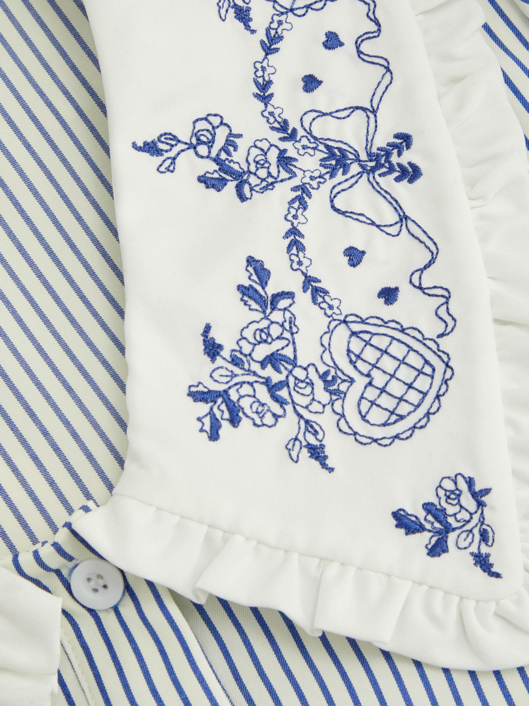Oversize-Bluse mit Puppenkragen, Streifen und Blumenstickerei
