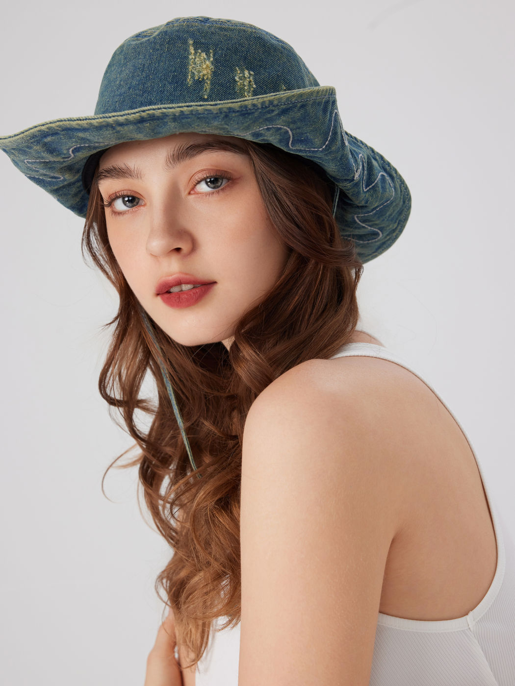 FRAYED-EFFECT EMBROIDERED COWBOY HAT
