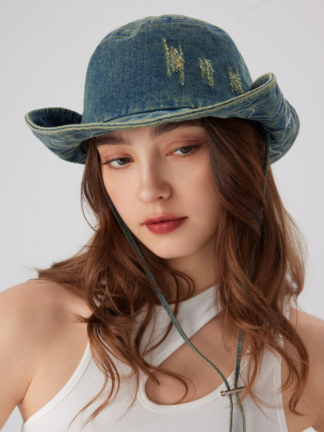 FRAYED-EFFECT EMBROIDERED COWBOY HAT