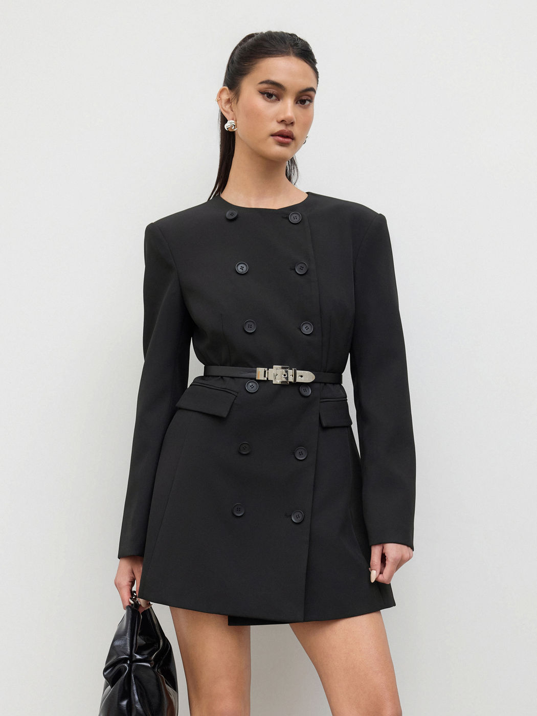 Doppelreihig geknöpftes Mini-Kleid mit Gürtel