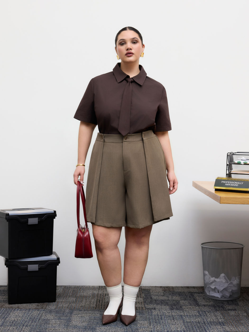 Pantalones cortos plegados con detalles de botones de subida media Curvy
