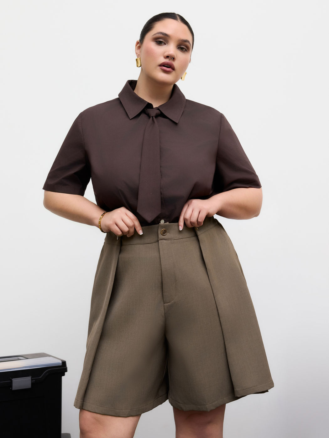 Pantalones cortos plegados con detalles de botones de subida media Curvy