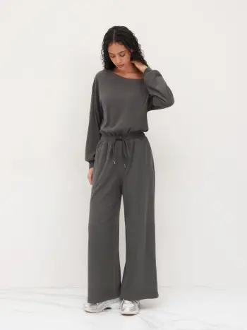 Tuta oversize con coulisse e collo asimmetrico