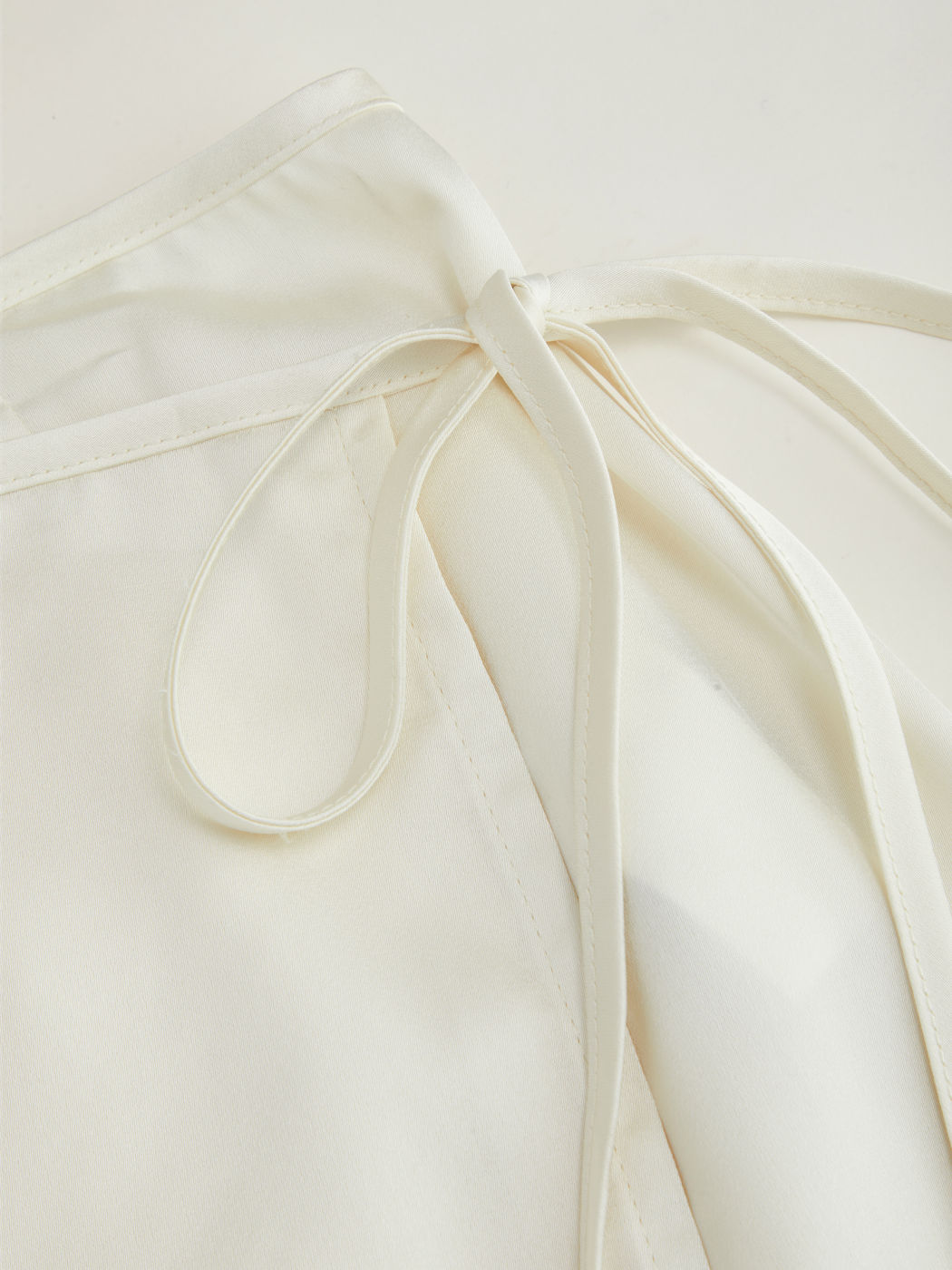 Satin-Latentasymetrisches Hem Wrap Maxi-Skirt