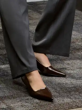 POINTED TOE FAUX LEATHER KITTEN HEELS
