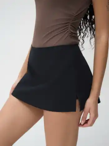 Baumwoll-Skort mit tiefem Bund und Schlitz