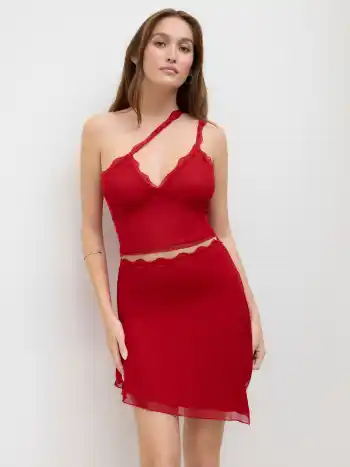 Set aus Mesh-Bodysuit mit Spitzenrand und asymmetrischem Midi-Skirt mit Fallinie