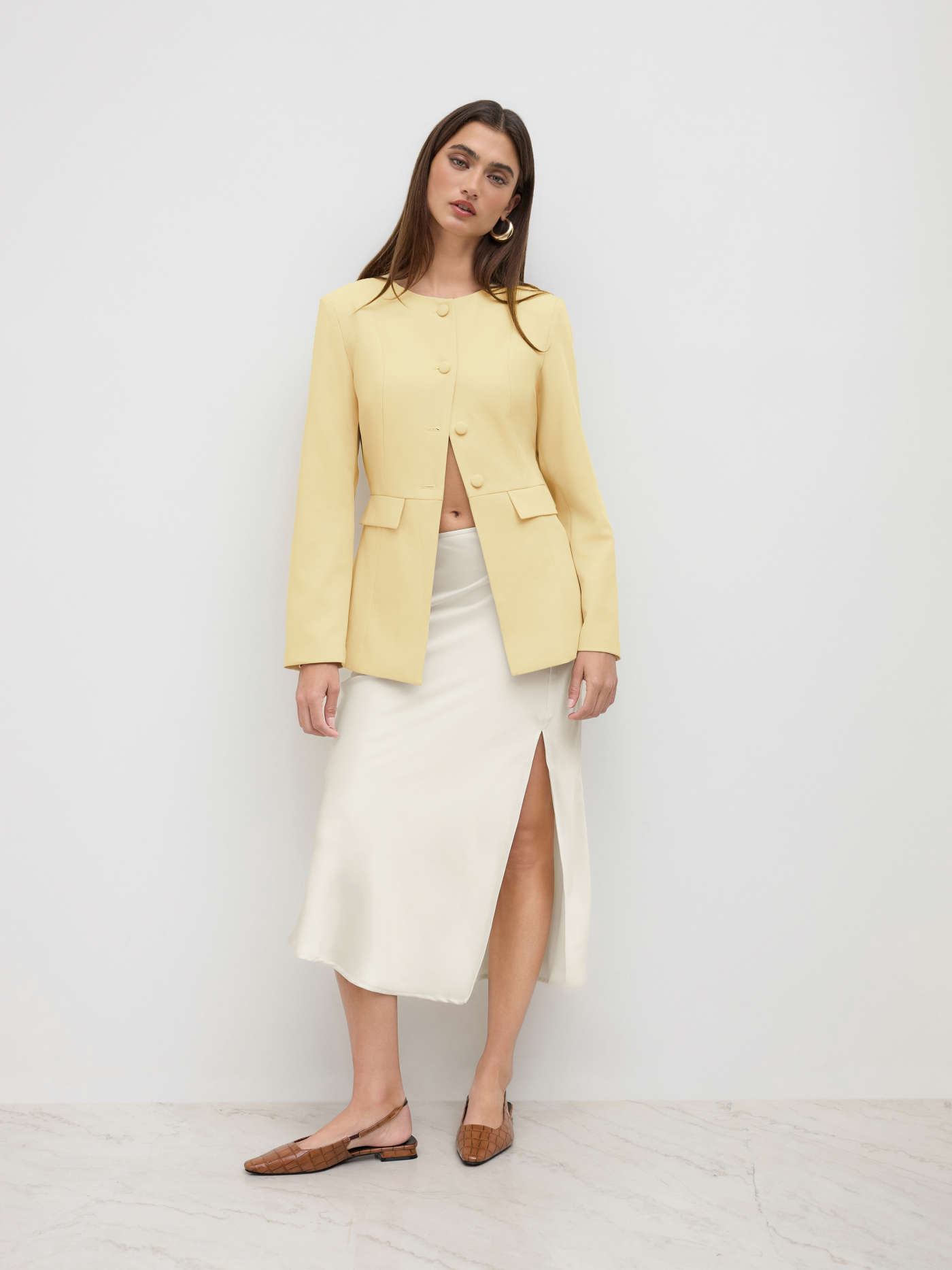 Round Neckline Button Up Split Blazer
