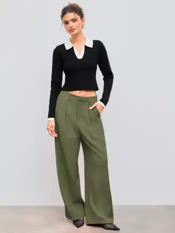 Mittelhohe einfarbige Hose mit Taschen und geraden Beinen