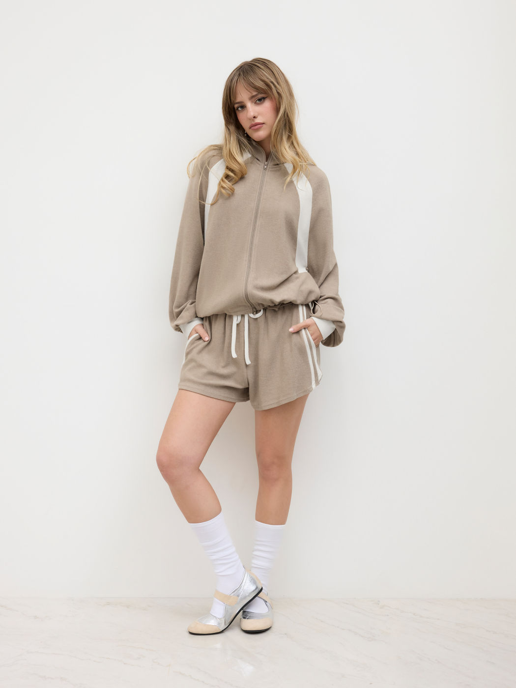 Micropantaloncini Terry a vita media con strisce laterali annodate
