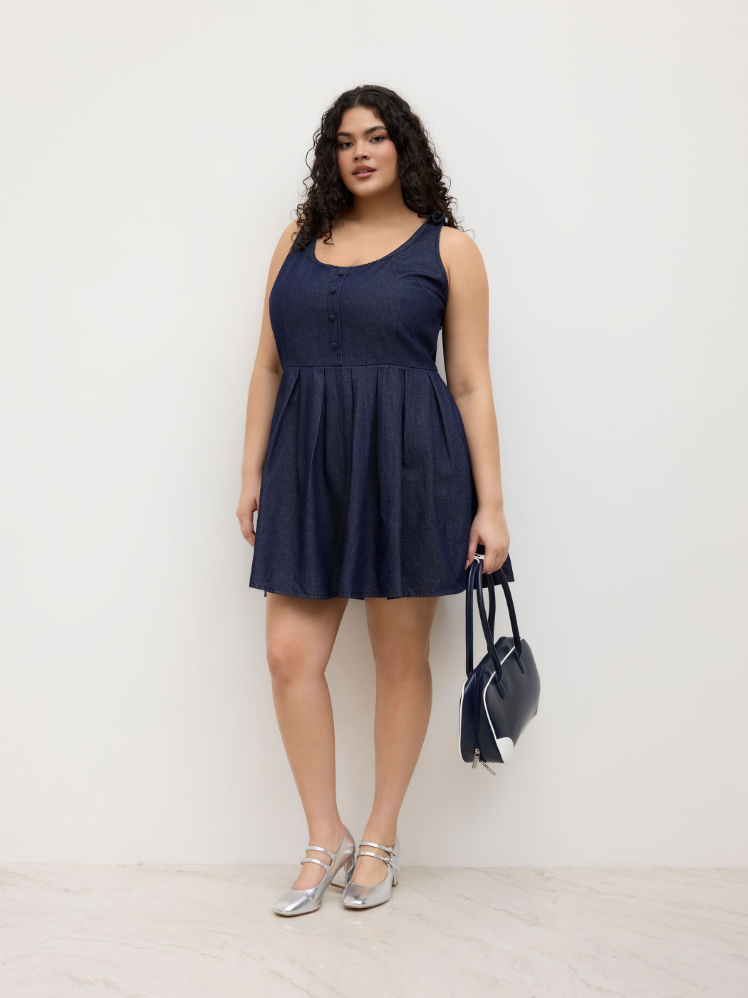 Jeans-U-Halsfalten-Bows-Kurzkleid Kurve & Plus