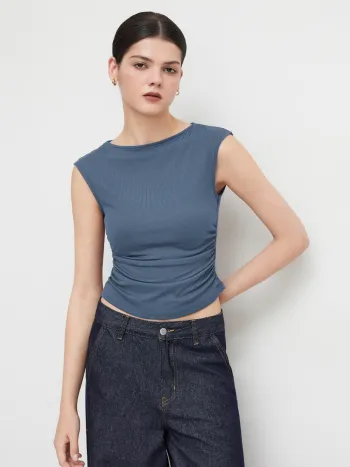 Bootschnittiges, geruchertes einfarbiges Tank-Top