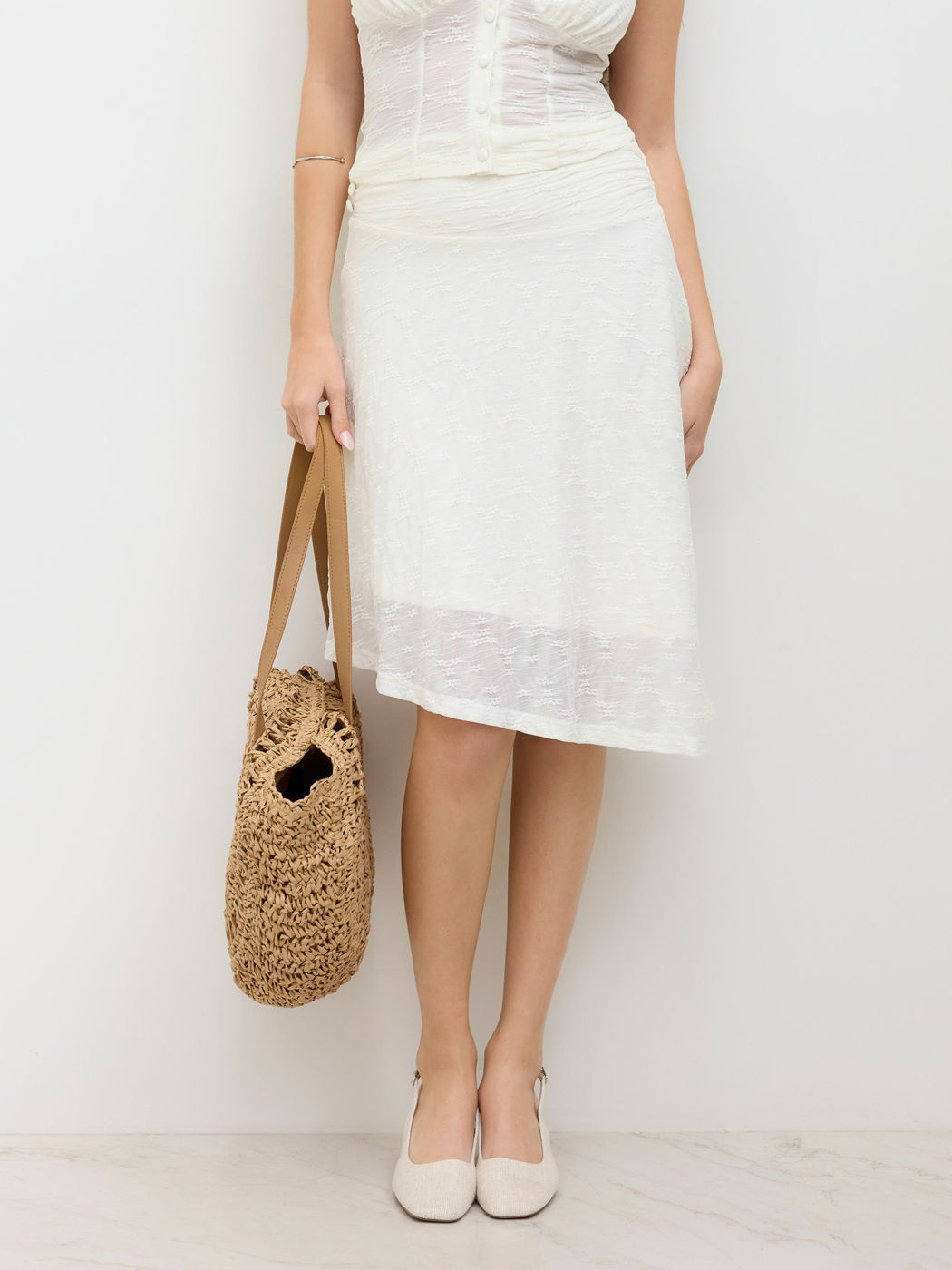 Spitzen-Midi-Skirt mit floralem Muster und asymmetrischem Saum im Low-Rise-Stil