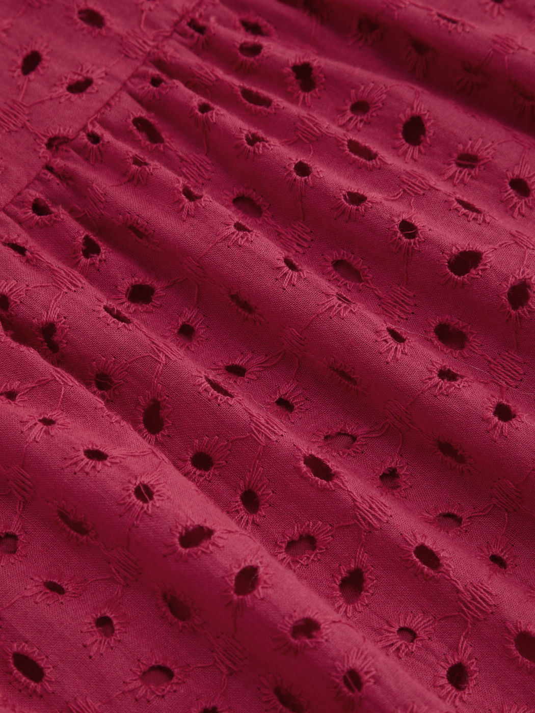 Mittelhohe Maxi-Strickrock mit englischer Stickerei und elastischem Bund