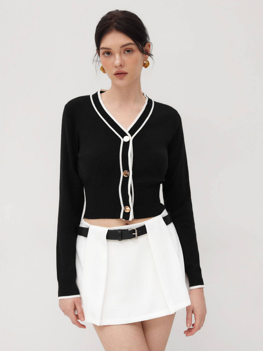 Cardigan in maglia con scollo a V e bottoni a contrasto in tinta unita