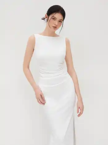 Maxikleid mit Bootshals, einfarbig, geriffelt und geschlitzt