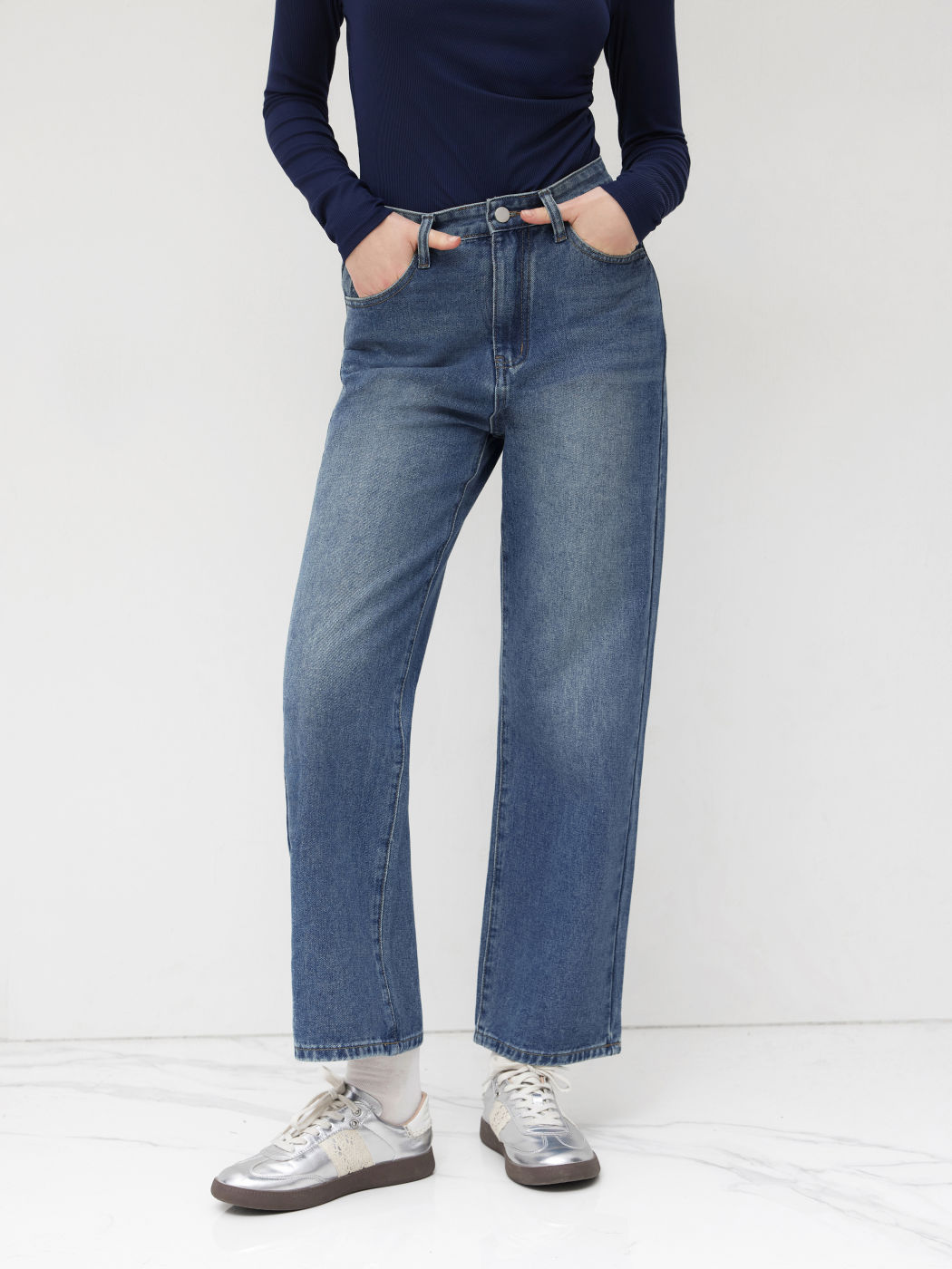 Petite Solid Straight Leg Jeans aus Denim
