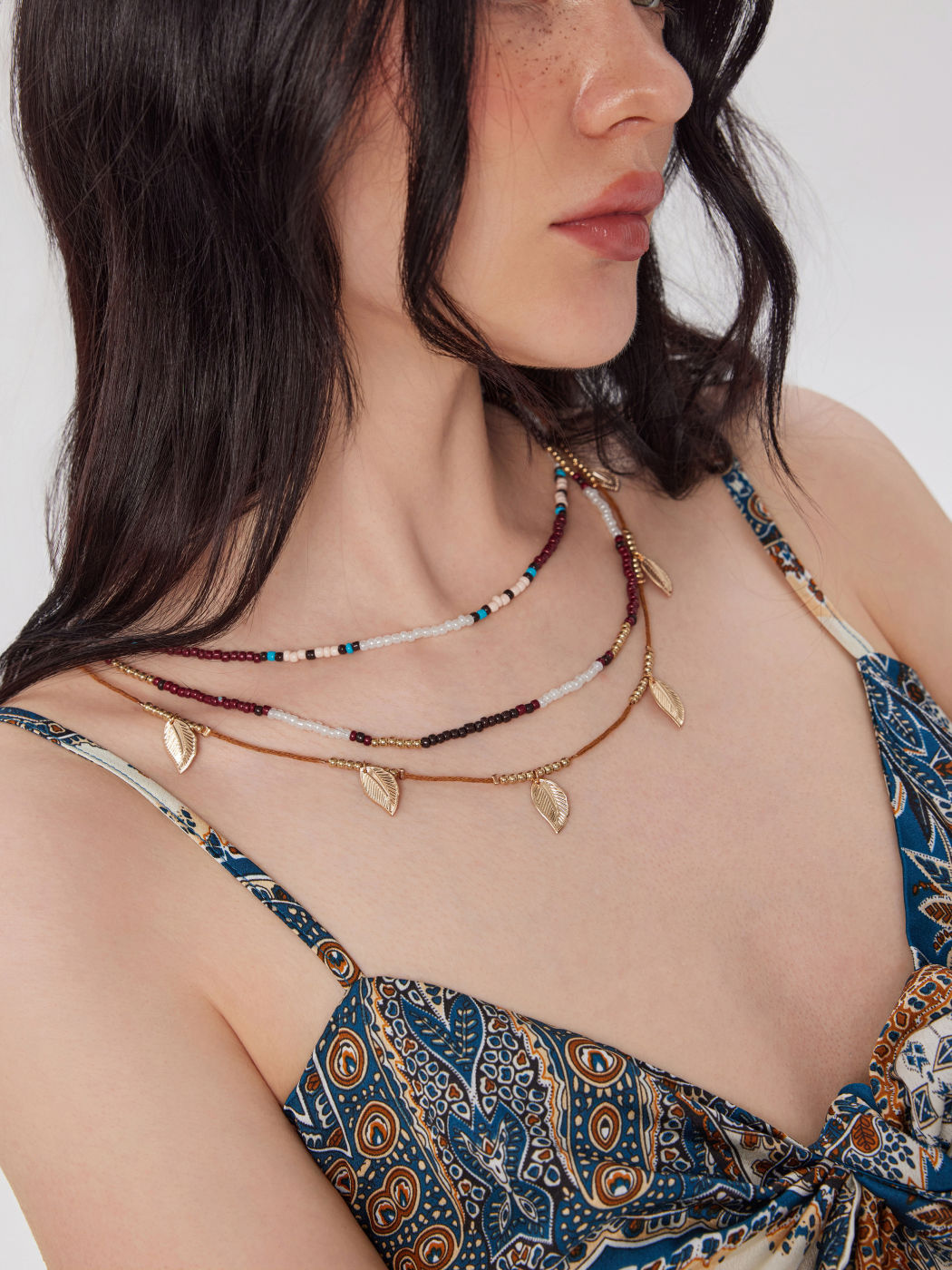THREE LAYERED LEAF & COLORFUL BEAD & ROPE NECKLACE