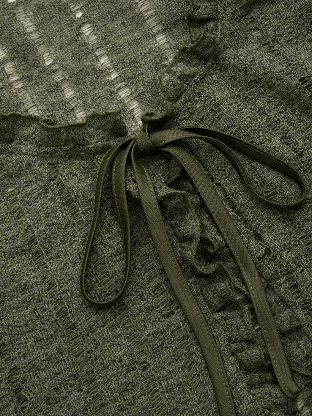 Top trasparente con nodo, scollo a U e orlo a lattuga