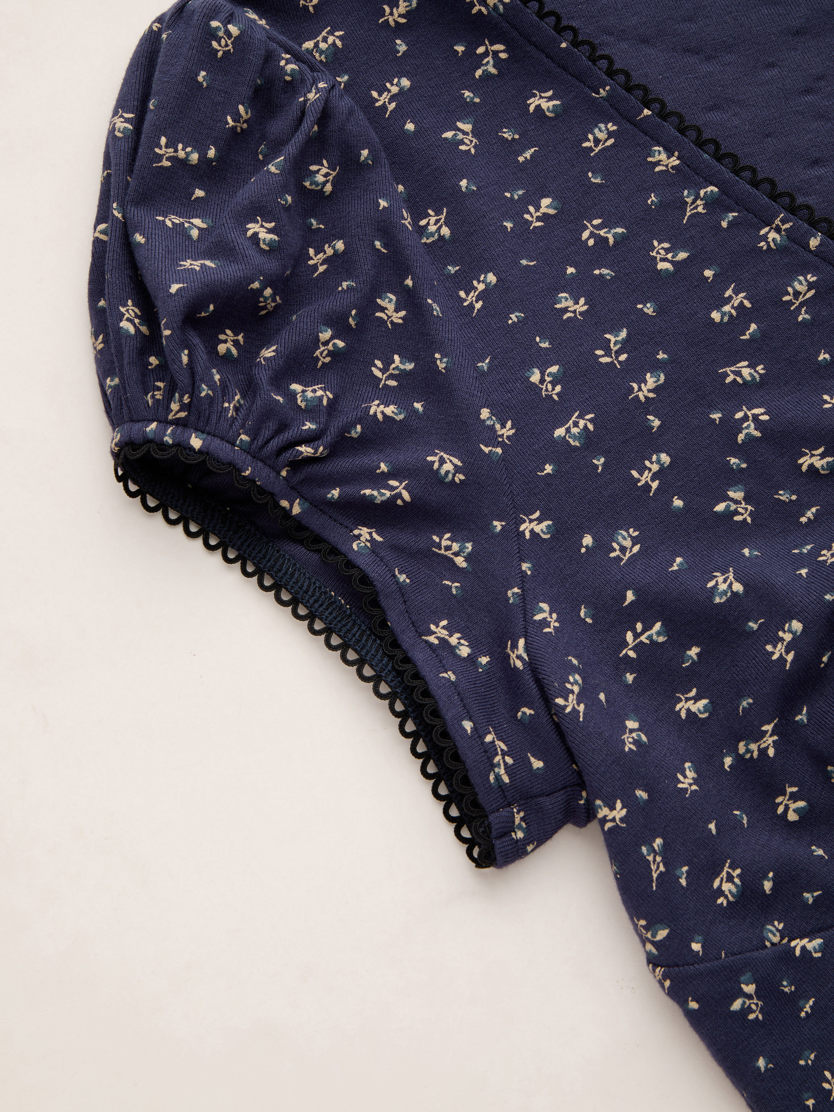 Jersey V-neck Ditsy Floral Bowknot Top