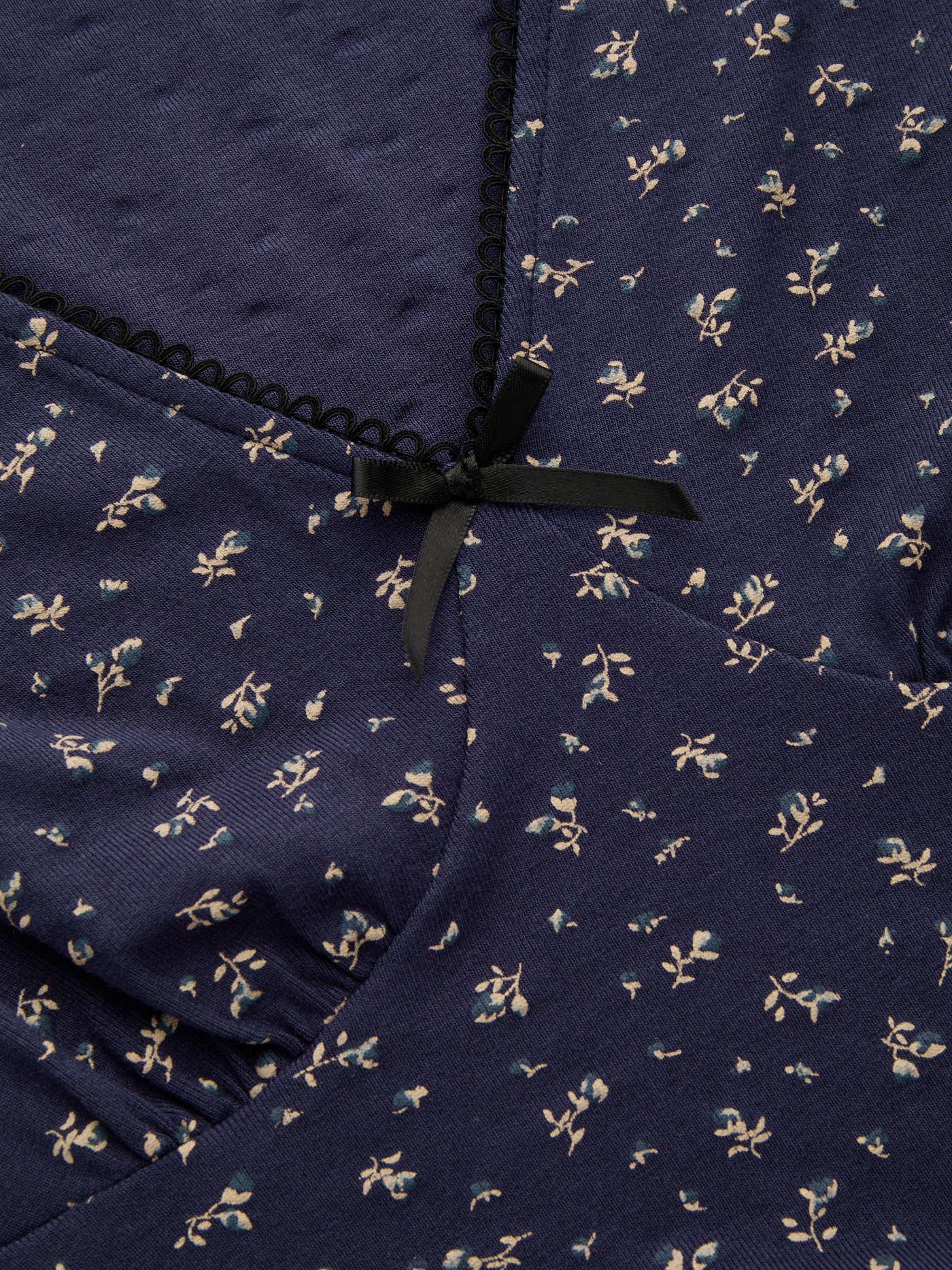 Jersey V-neck Ditsy Floral Bowknot Top