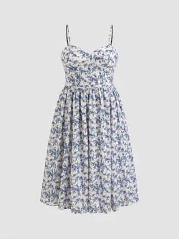 Midi-Dress mit kleinen Blumenmuster, Rüschen und Strickverzierungen Kurve & Plus